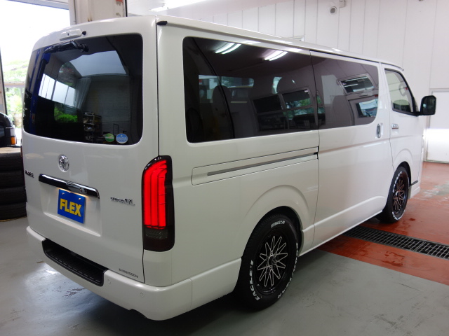 新車ハイエースＶダークプライムⅡ２８００ディーゼルターボナビパッケージ入庫致しました！！店頭在庫車、即納車可能です！！