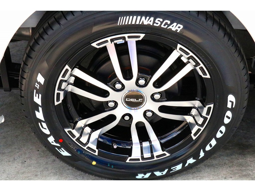 Ｄｅｌｆ０２　１７インチ　ナスカーホワイトレタータイヤをセット！！