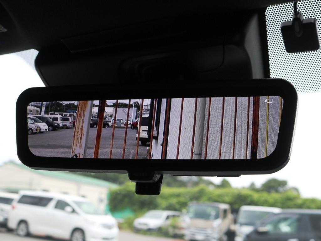 メーカーオプション　デジタルインナーミラー！車両後方の映像をミラーに映し出します♪