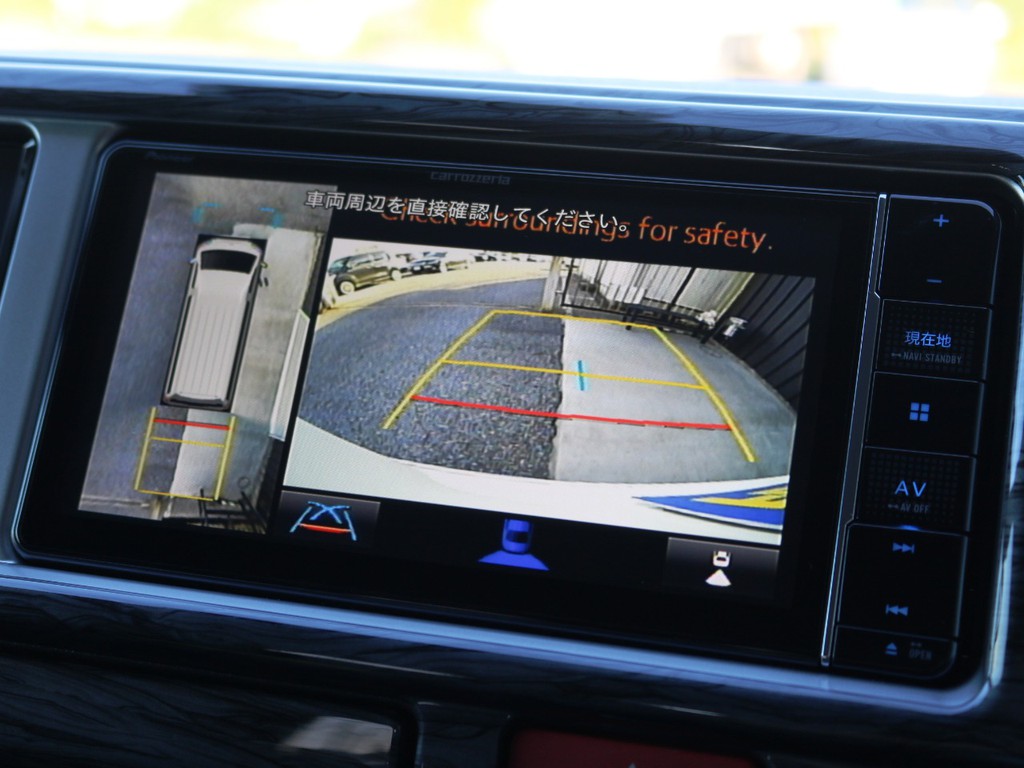 メーカーオプション　パノラミックビューモニター！車体を上から見たような映像をナビに映し出します♪