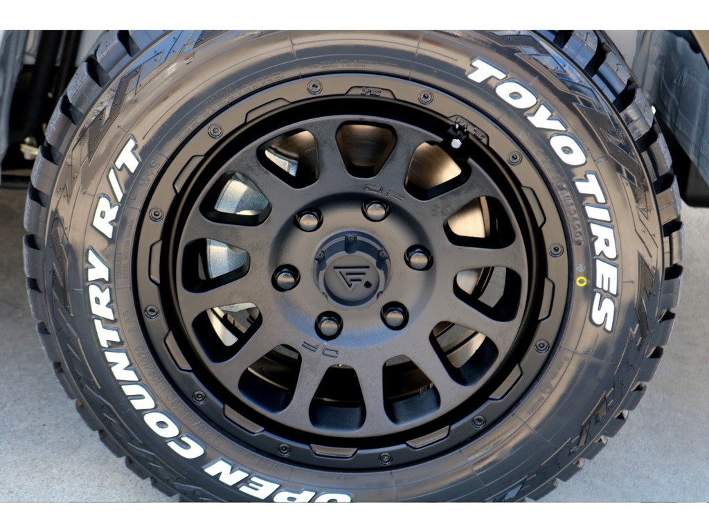 足元にはデルタフォース １６インチにＴＯＹＯ オープンカントリーをチョイス！！