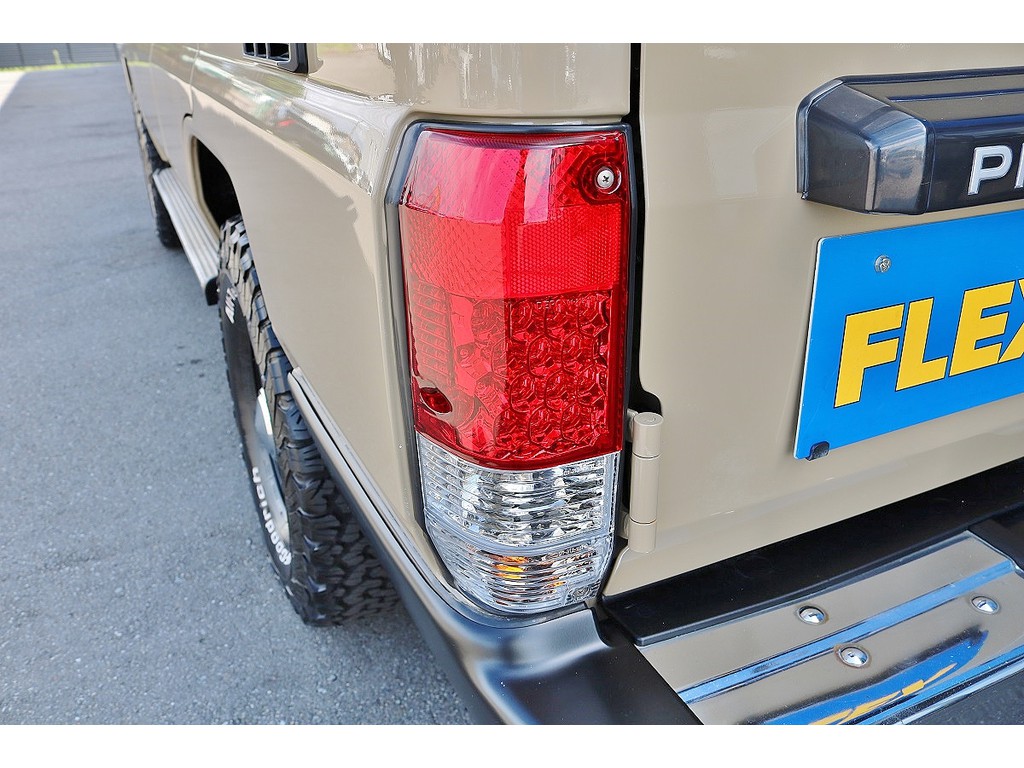 ダッシュマットやフロアマット等もデザインを決めて追加注文可能です☆オンリーワンなお車を一緒にお作りしませんか？