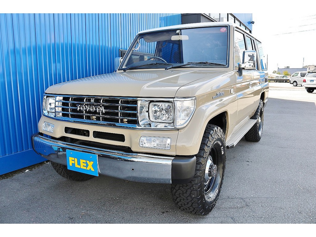 北海道から沖縄まで全国ご納車実績御座いますので遠方の方も遠慮なくお問い合わせ頂ければと思います！スタッフ一同、心より御待ちしております。