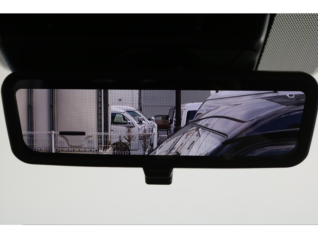 メーカーオプションのデジタルインナーミラー！常に車両後方の視界が確保可能です！