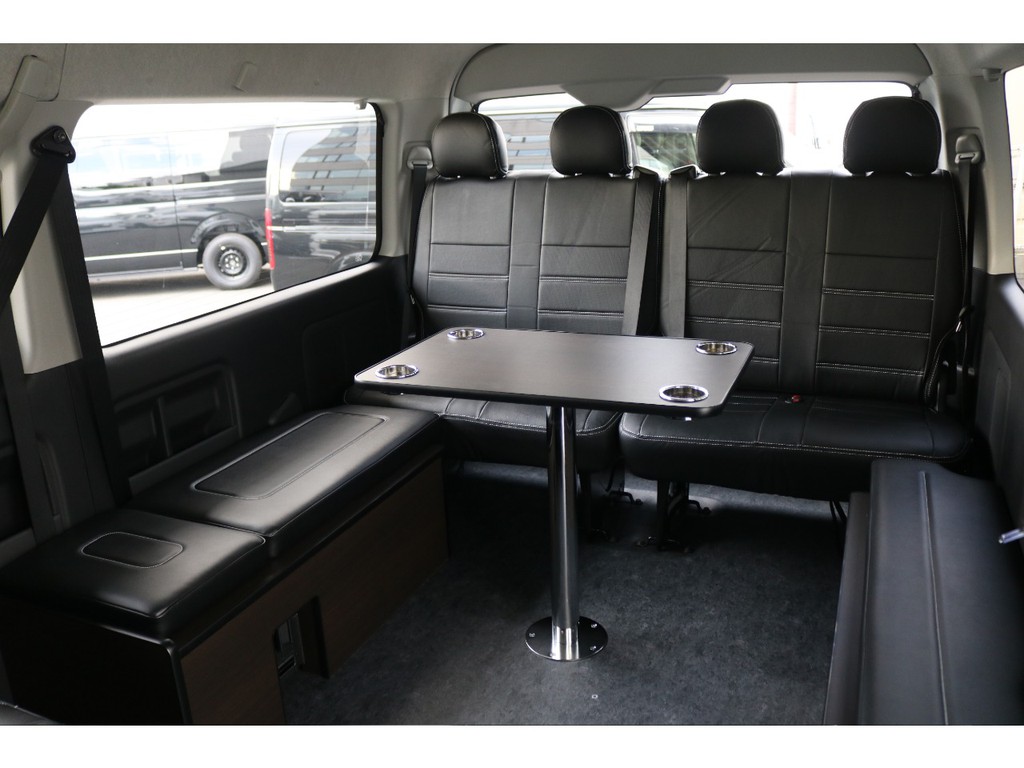 アレンジＡＳではテーブルをセンターに設置可能！皆様でテーブルを囲いながら団欒をお楽しみいただけます！