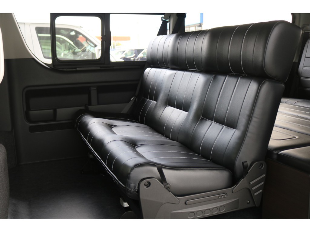 2列目には変形可能なベンチシート搭載！後ろ向きやベットモードにも！