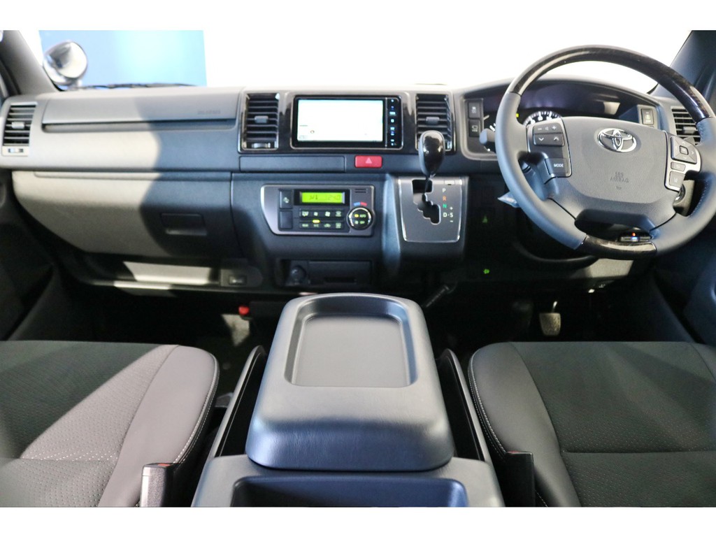 高級感溢れるコックピットで運転も楽しくなりますね！