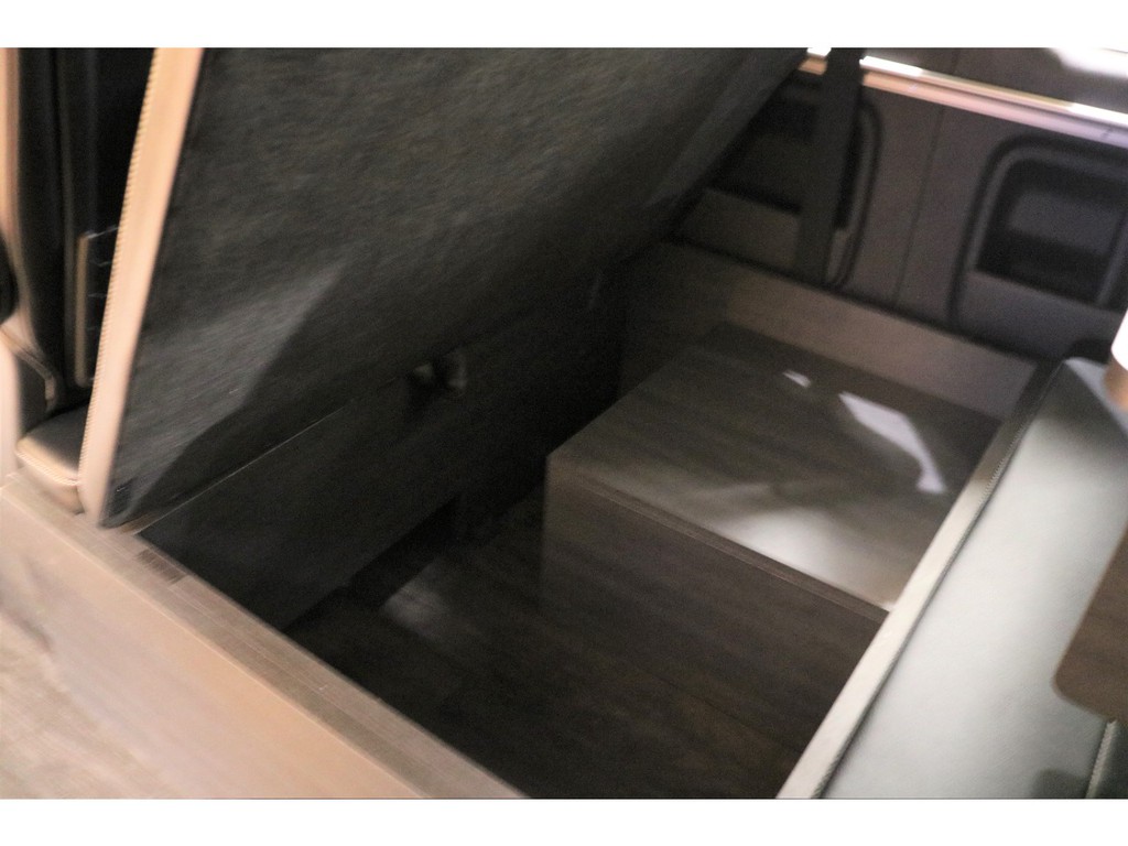 【収納スペース完備】取り外したベッドキットやテーブルはそのまま車内に収納可能！