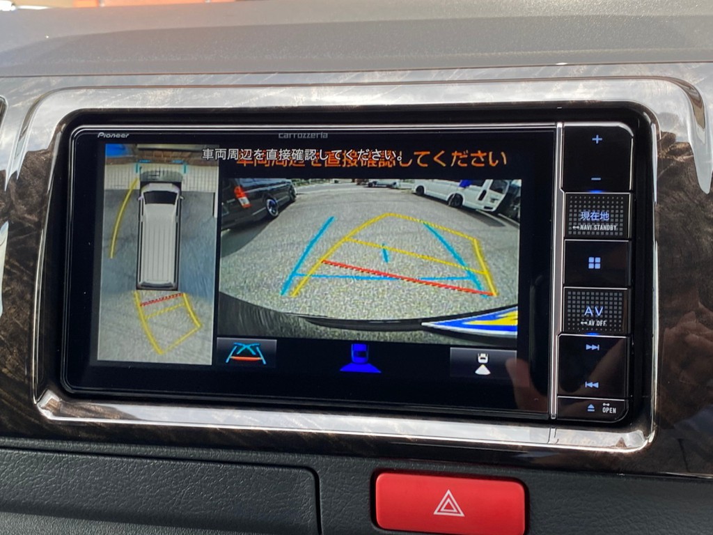 バックカメラ＆パノラミックビューモニター！スイッチによる画面切替え機能付き！！