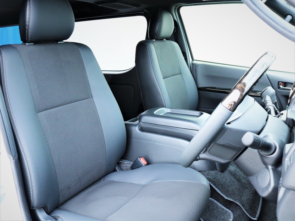 運転席シート、ハーフレザーシート！