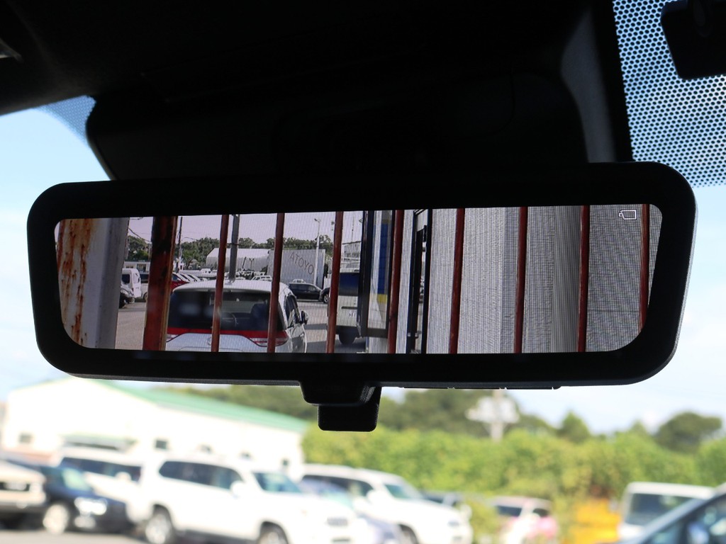 メーカーオプション　デジタルインナーミラー！車両後方の映像を常にミラーに映し出します♪