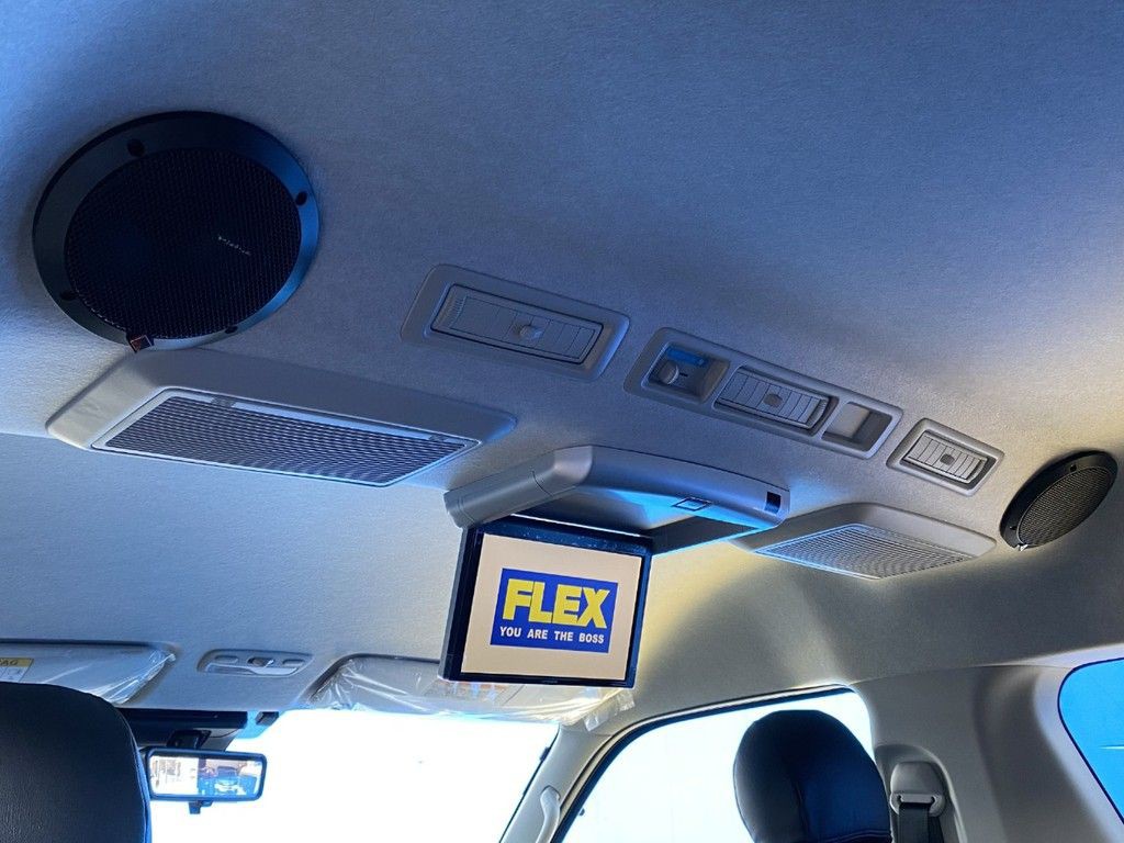 後席専用ルーフスピーカーもついてますよ☆