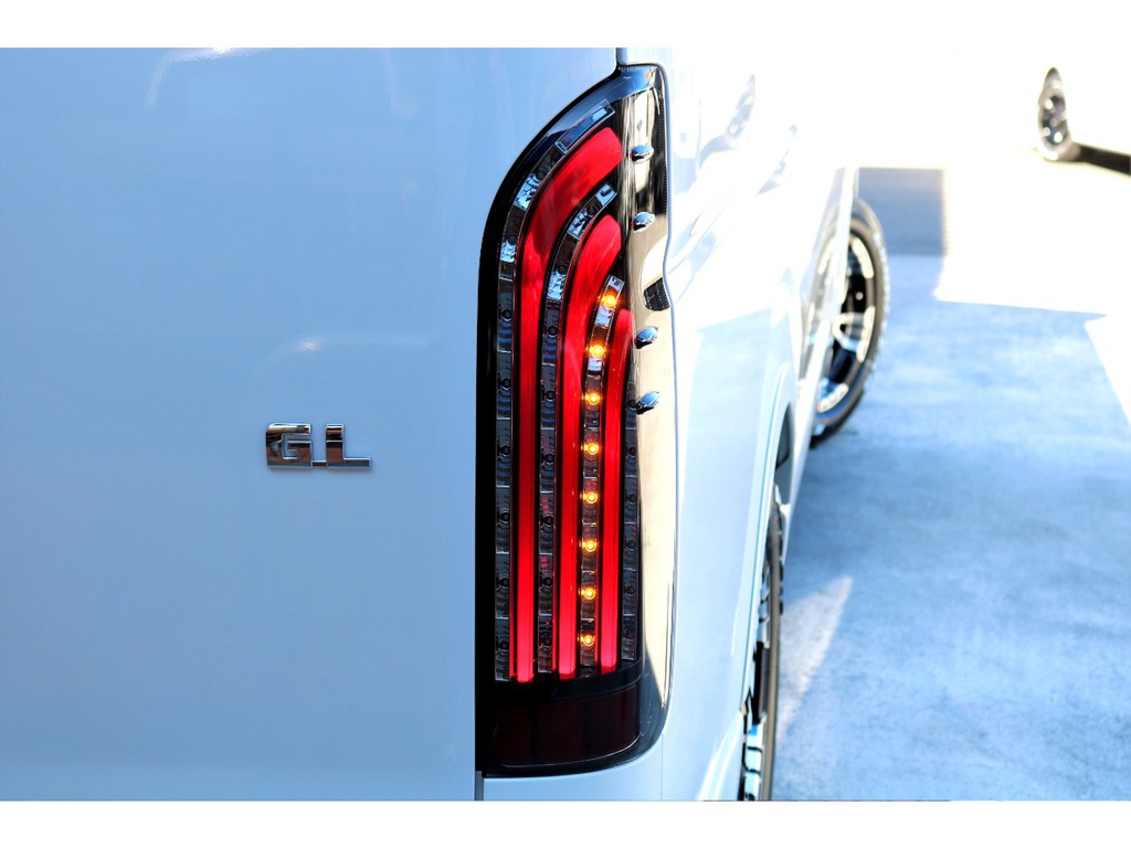 テールはＦＬＥＸオリジナル 煌きレッドＬＥＤテールをインストール！！