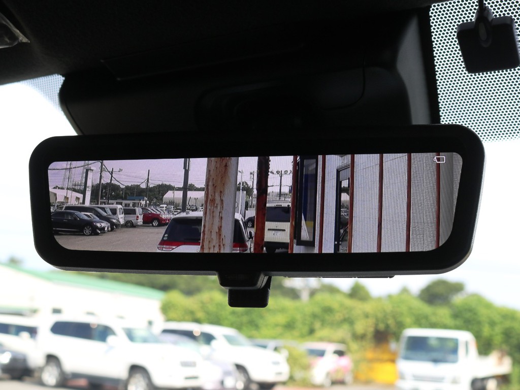 メーカーオプション　デジタルインナーミラー！車両後方の映像を常にミラーに映し出します♪