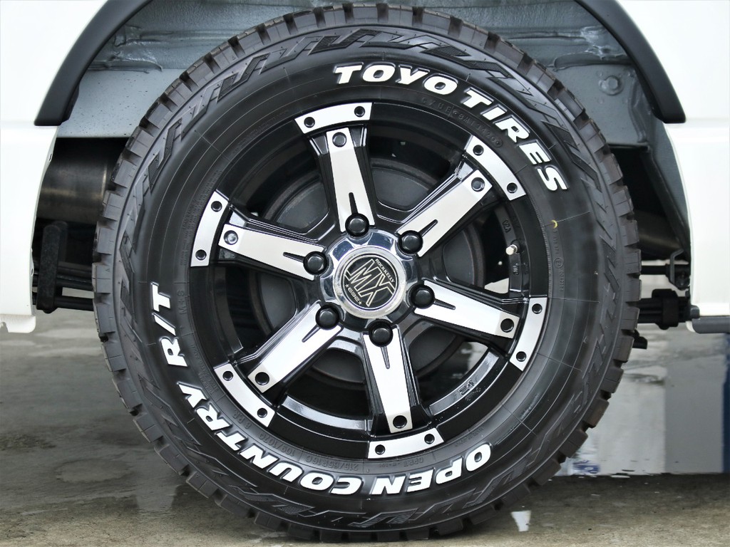 ロックケリーMX-Ⅲ１６インチアルミホイール＆TOYOオープンカントリータイヤを装備