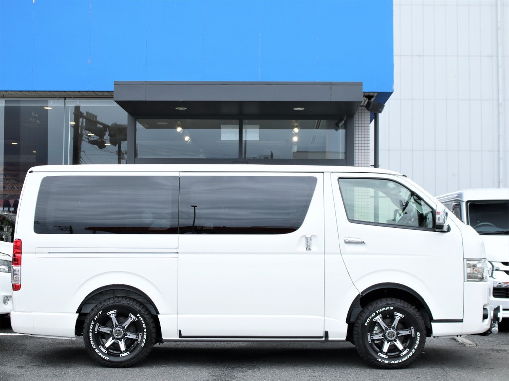 両側パワースライドドアを装備。お子さんや、手荷物が多い時でも簡単に開けられます。