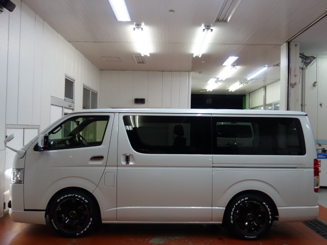 新車ハイエースＶダークプライムⅡ人気のファミリーパッケージ完成致しました！！店頭在庫車、即納車もご対応可能になります！！