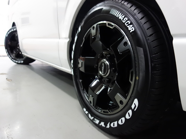新車ハイエースＶダークプライムⅡ人気のファミリーパッケージ完成致しました！！店頭在庫車、即納車もご対応可能になります！！