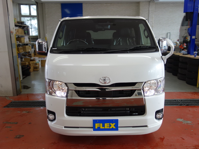 新車ハイエースＶダークプライムⅡ床張りベットナビパッケージ完成致しました！！店頭在庫車、即納車もご対応可能になります！！