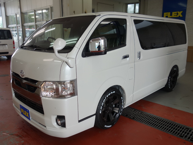 新車ハイエースＶダークプライムⅡ床張りベットナビパッケージ完成致しました！！店頭在庫車、即納車もご対応可能になります！！