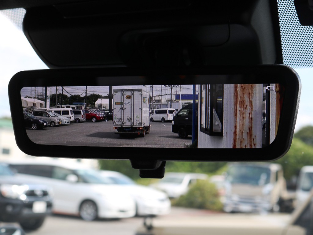 メーカーオプション　デジタルインナーミラー！車両後方の映像を常にミラーに映し出します♪