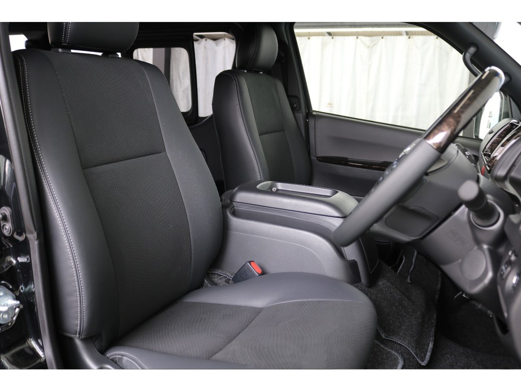 特別仕様車のハーフレザーシート！上品な内装に！