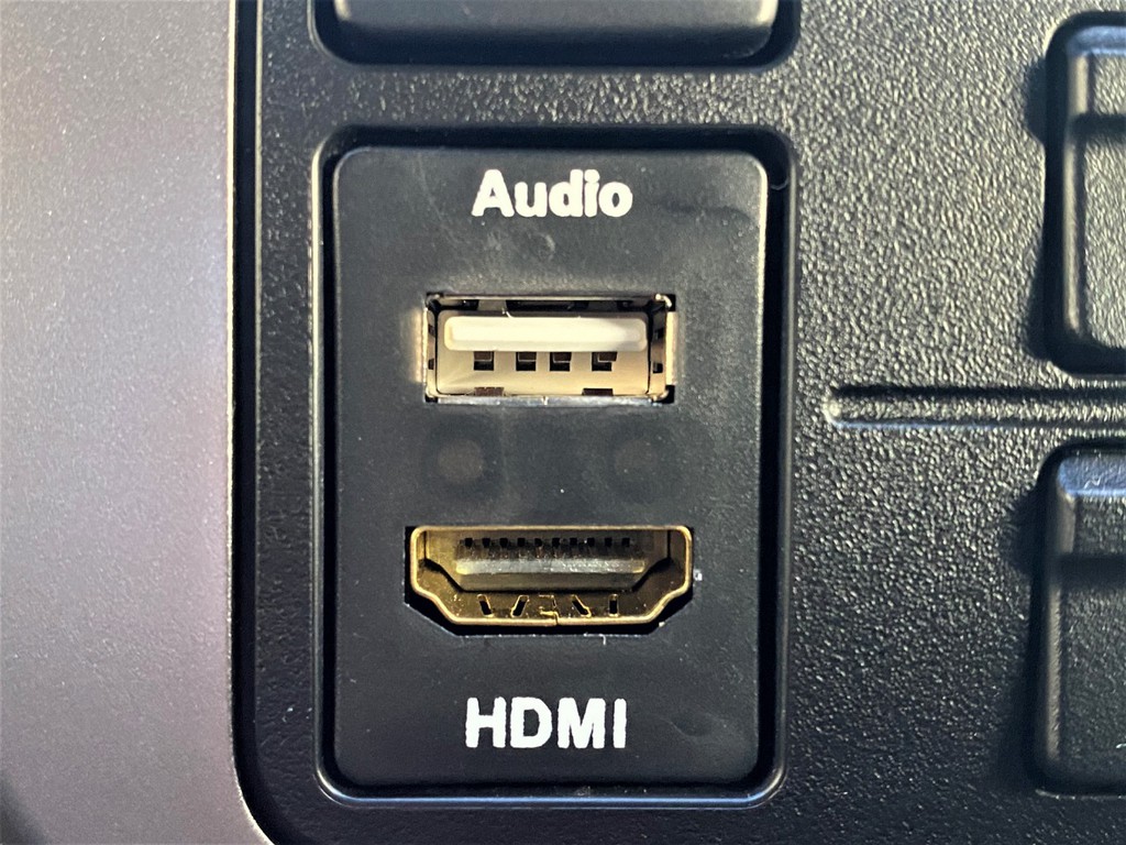 当店人気のアイテム！ＨＤＭＩソケット完備！スマホミラーリング接続ＯＫです☆