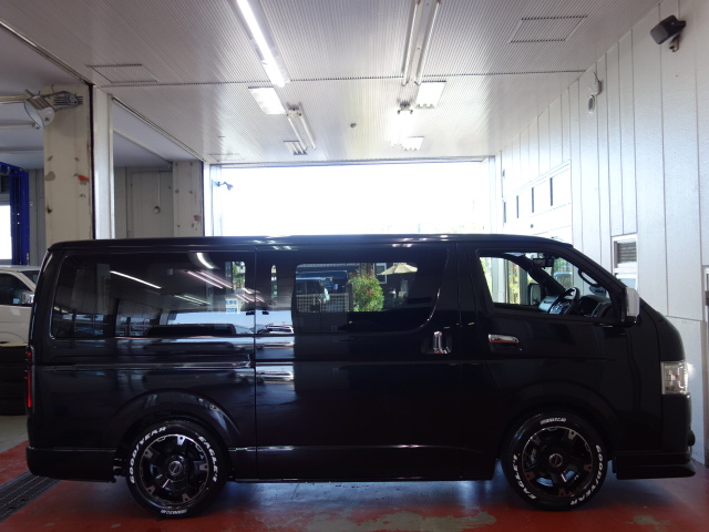新車ハイエースＶダークプライムⅡ床張りナビパッケージ完成致しました！！店頭在庫車、即納車もご対応可能になります！！