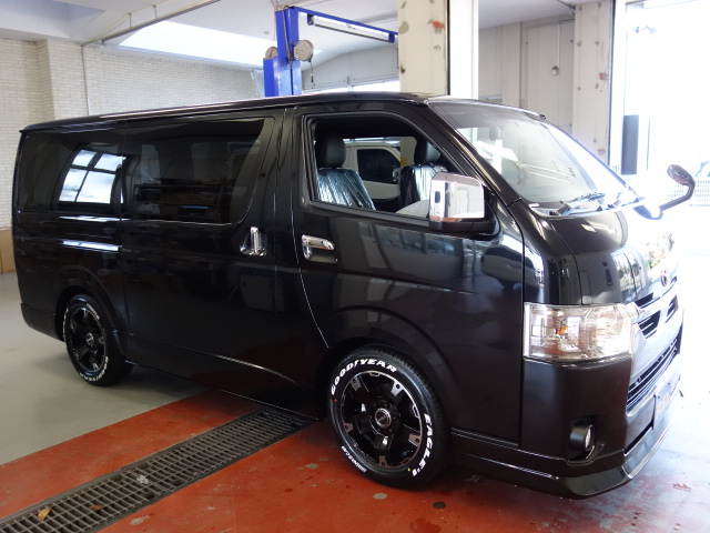 新車ハイエースＶダークプライムⅡ床張りナビパッケージ完成致しました！！店頭在庫車、即納車もご対応可能になります！！