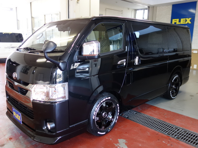 新車ハイエースＶダークプライムⅡ床張りナビパッケージ完成致しました！！店頭在庫車、即納車もご対応可能になります！！
