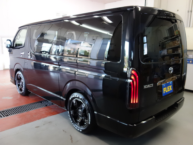 新車ハイエースＶダークプライムⅡ床張りナビパッケージ完成致しました！！店頭在庫車、即納車もご対応可能になります！！