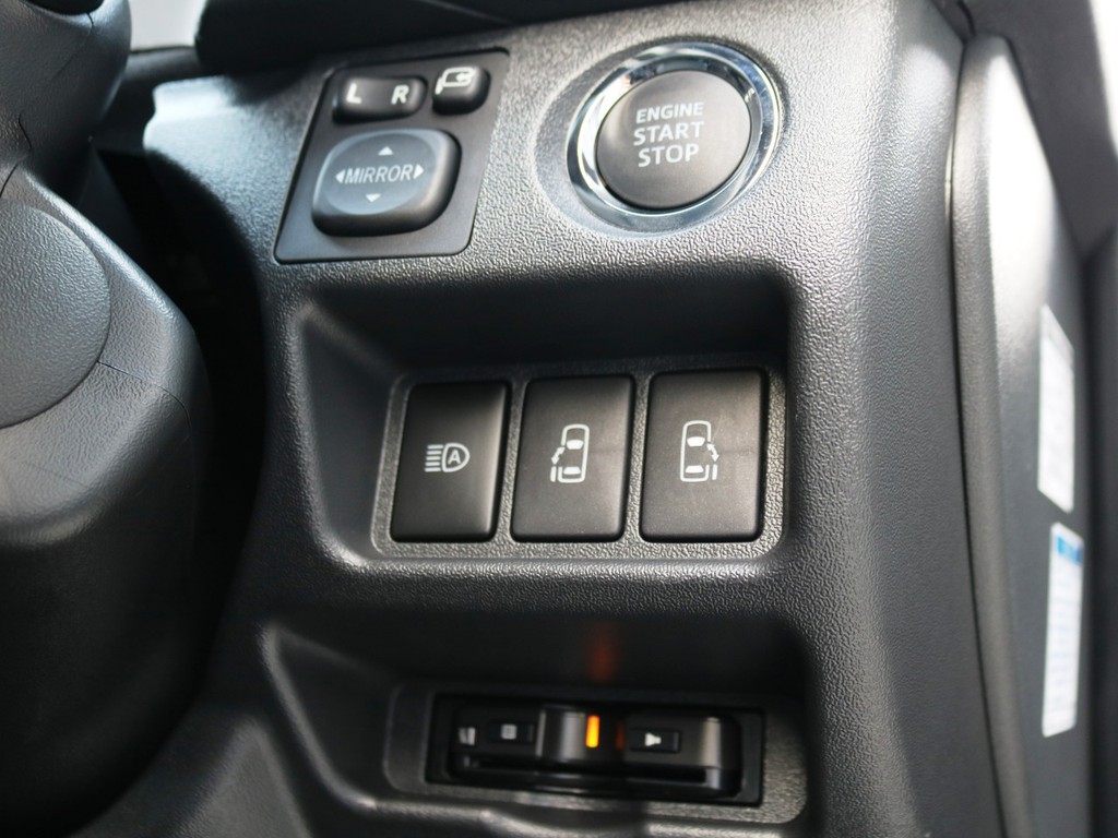 プッシュスタートシステム標準装備！メーカーオプションの両側パワースライドドアも装備されております♪