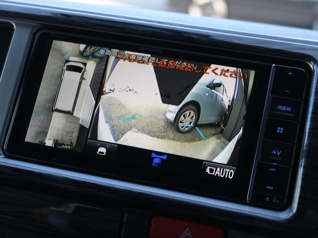 メーカーオプション　パノラミックビューモニター！車体を上から見たような映像をナビに映し出します♪
