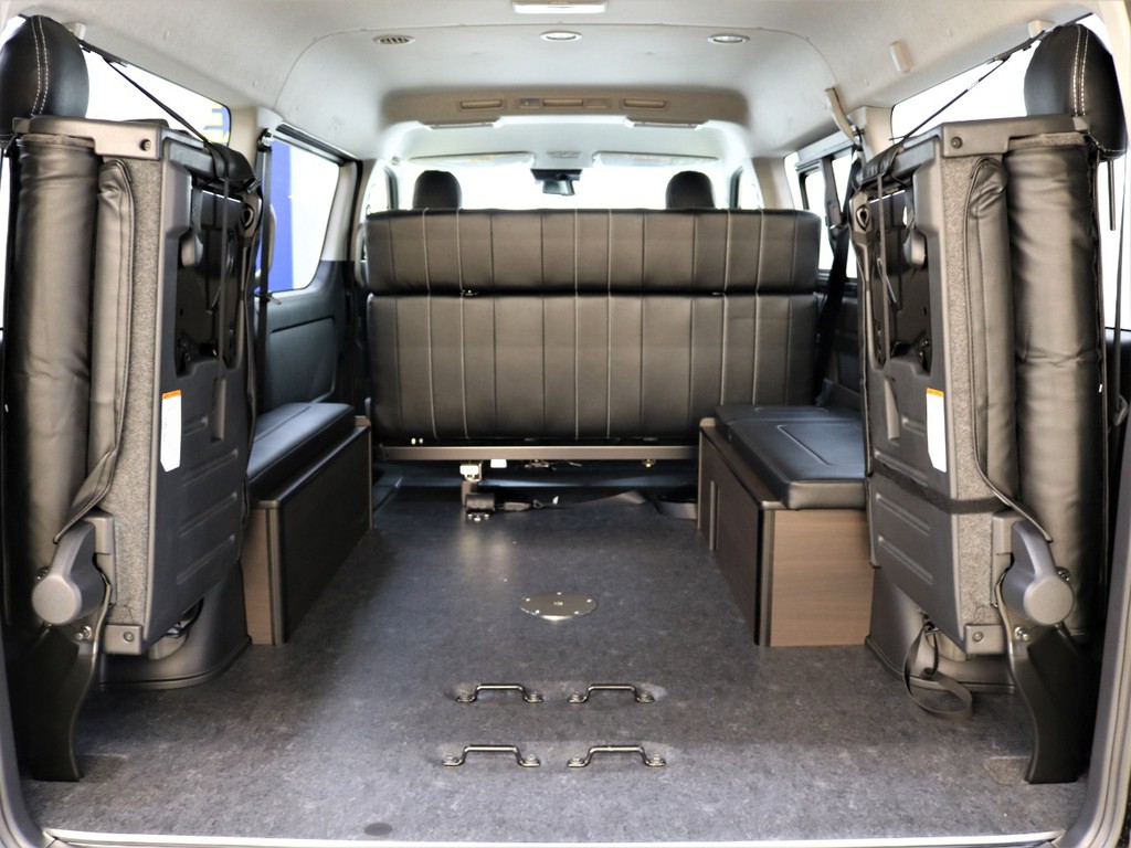 ４列目シートを取り外して荷物を沢山積む事も出来ますよ！