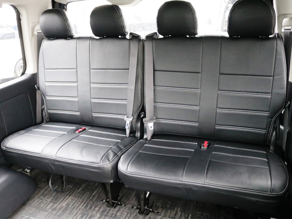 ４列目、シートカバー付き！