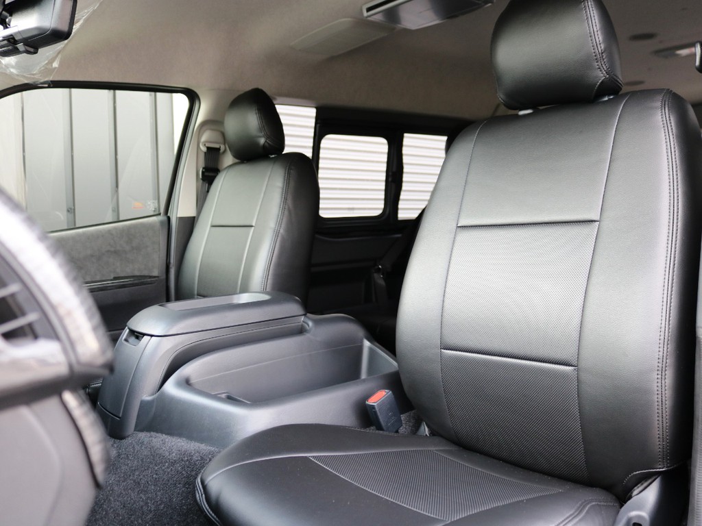 全席　黒革調シートカバー装着済み♪