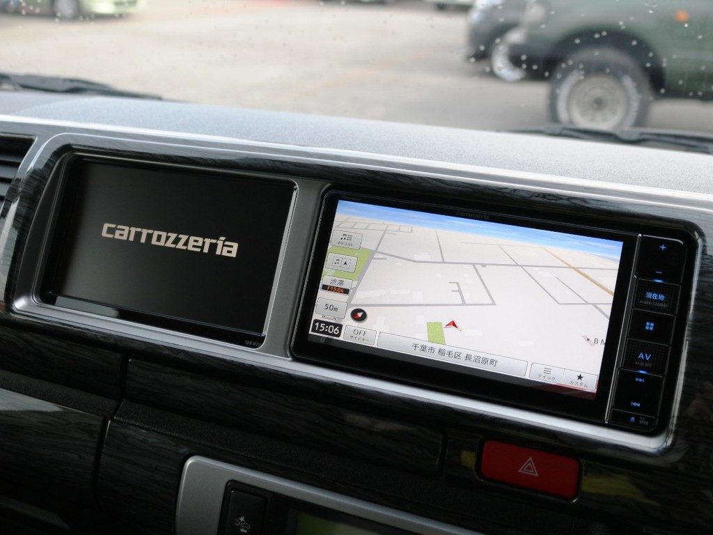 カロッツェリア　メモリーナビ！ＤＶＤ再生可能・フルセグＴＶ対応♪ナビ隣には、カロッツェリア製サブモニターを完備♪