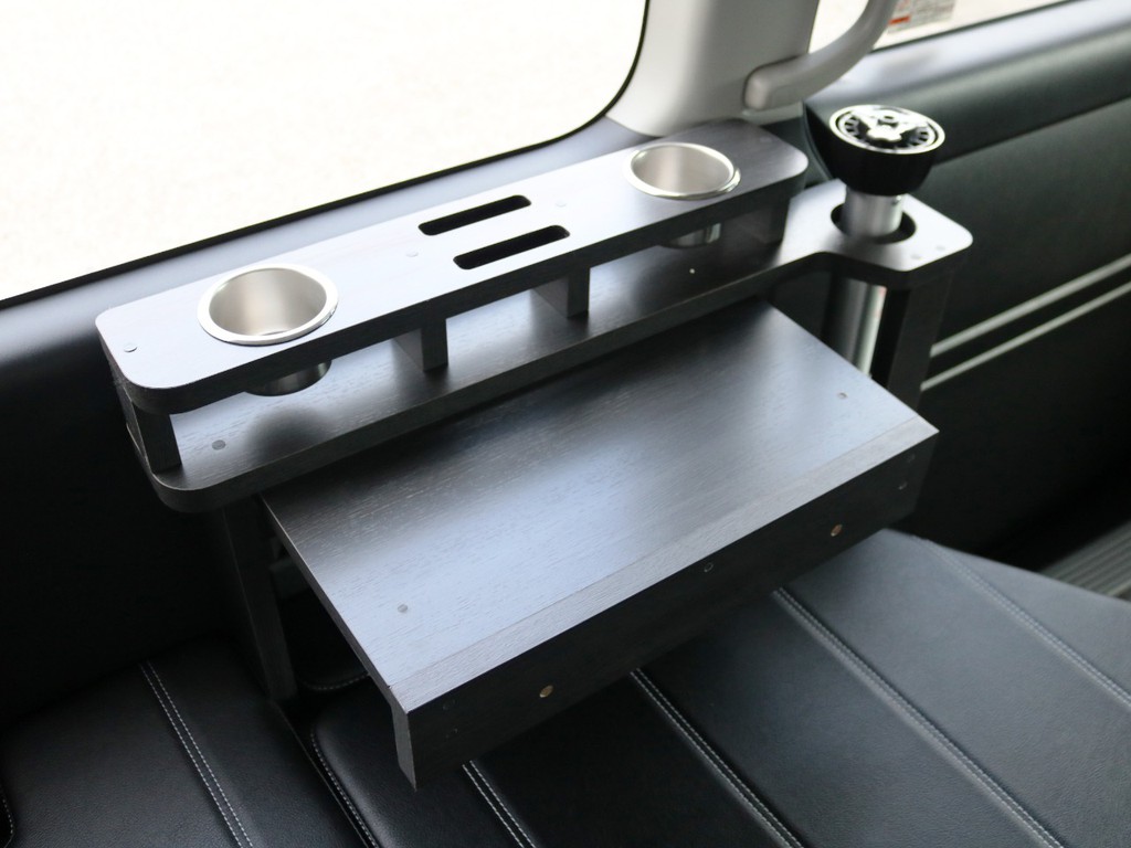 壁面ドリンクホルダーを装備！ベッドマットの収納家具をサイドテーブルとしてお使いいただくことも可能です♪