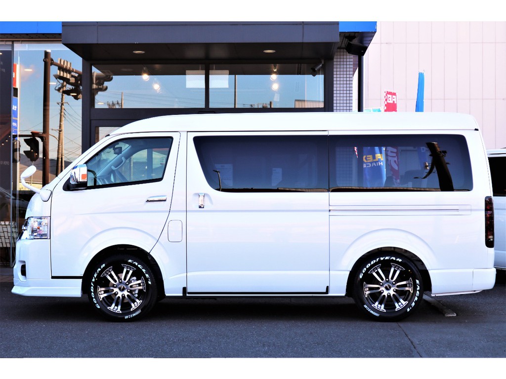 左側面のスライドドアは電動パワースライドドア！メーカーオプションです！