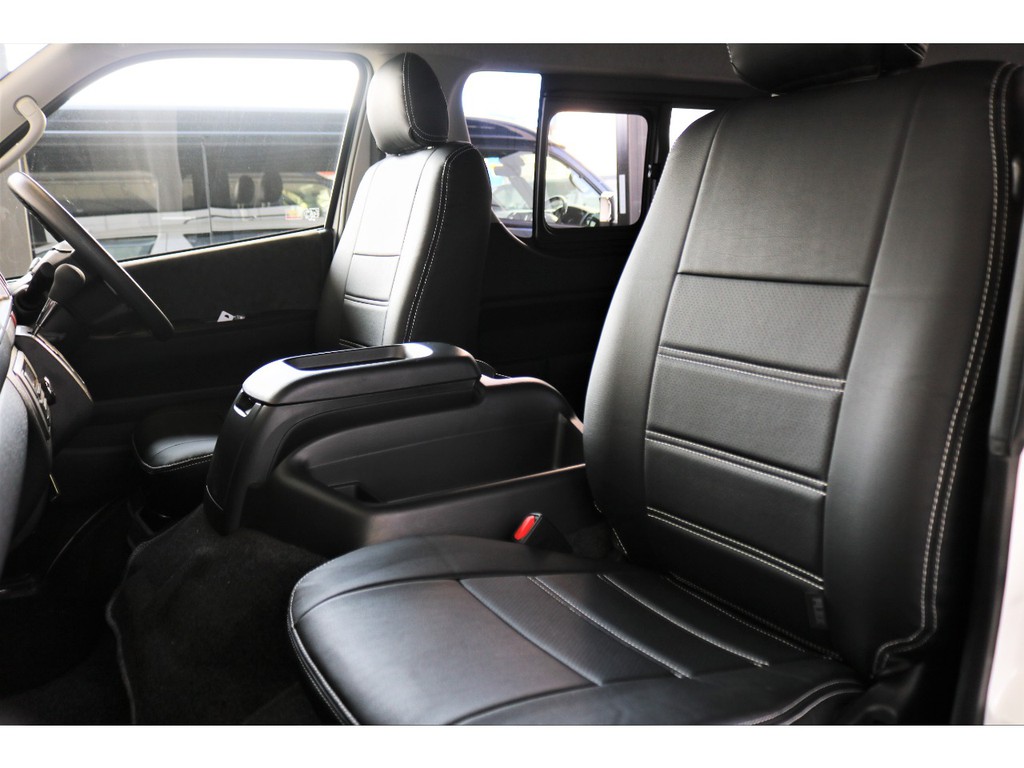 専用のオリジナルシートカバーで車内の質感がぐんとアップしております。