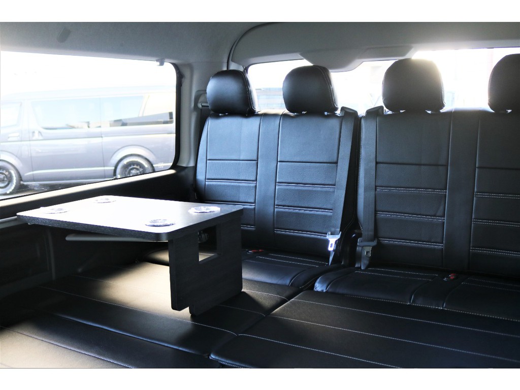 ベット展開時でも併用してご利用いただける専用テーブルも付属！