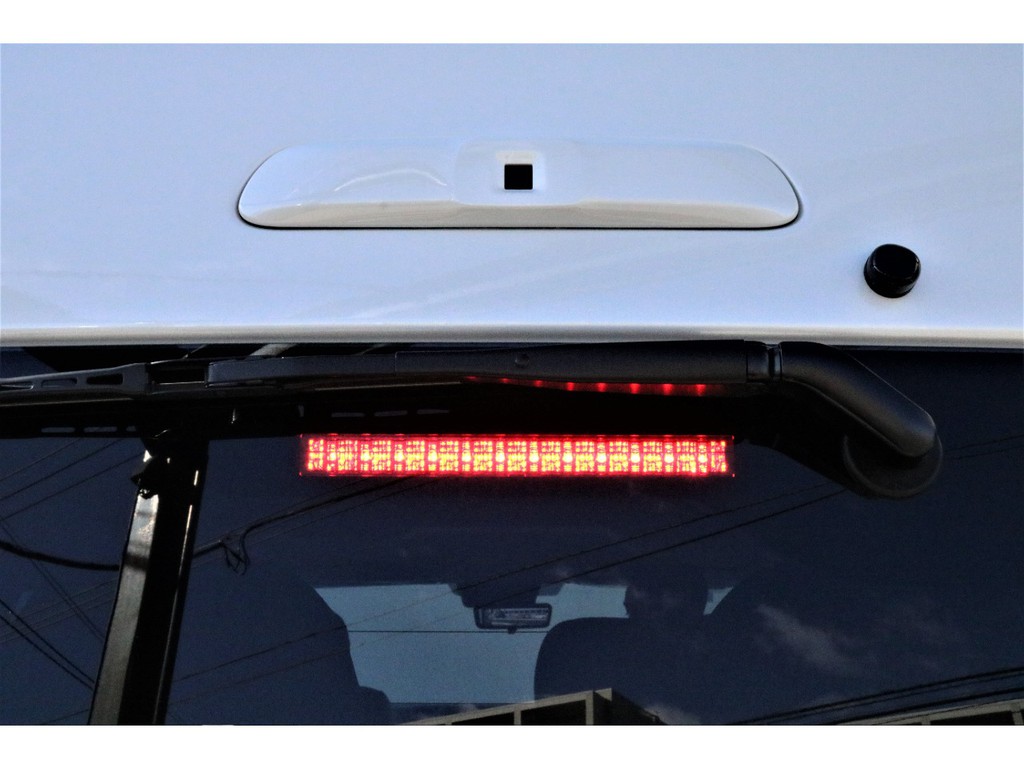 リアビューカメラ＆ハイマウントストップランプ