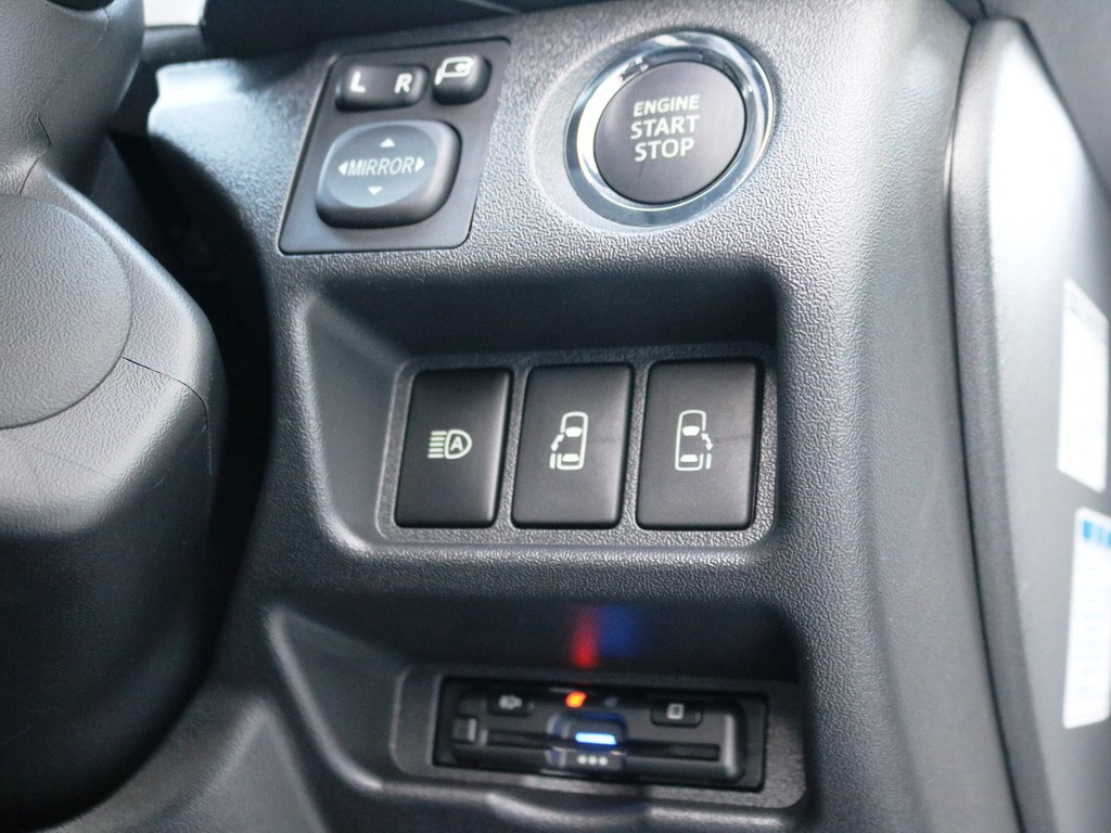 プッシュスタートシステム標準装備！メーカーオプションの両側パワースライドドアも装備されております♪