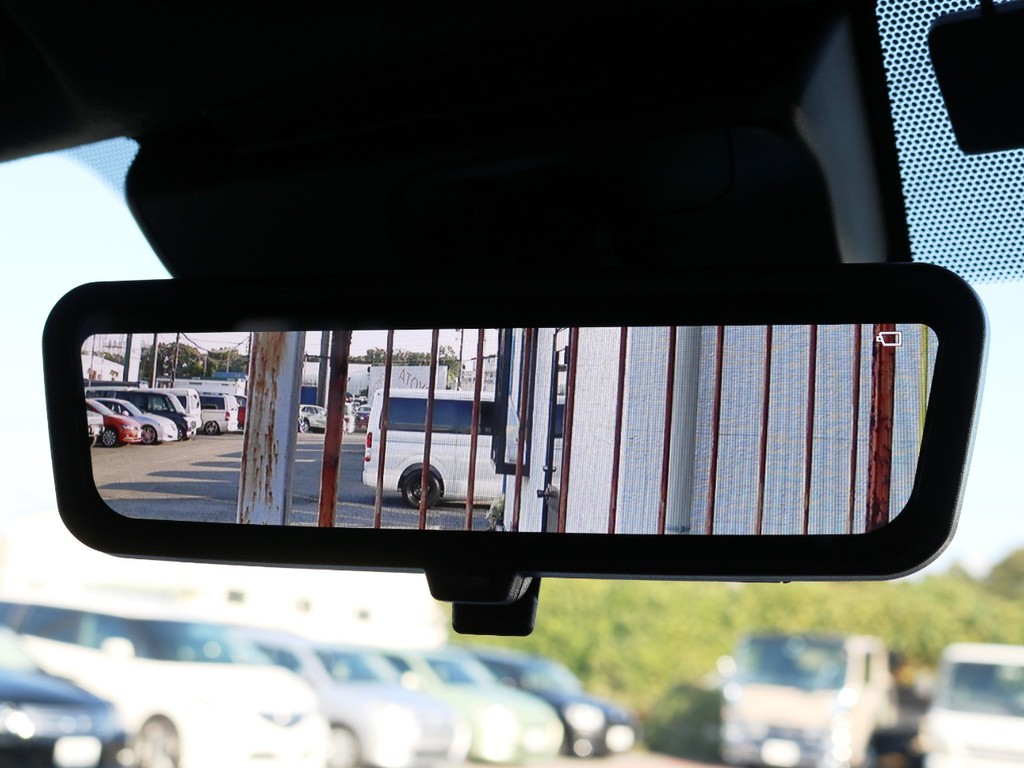 メーカーオプション　デジタルインナーミラー！車両後方の映像を常にミラーに映し出します♪