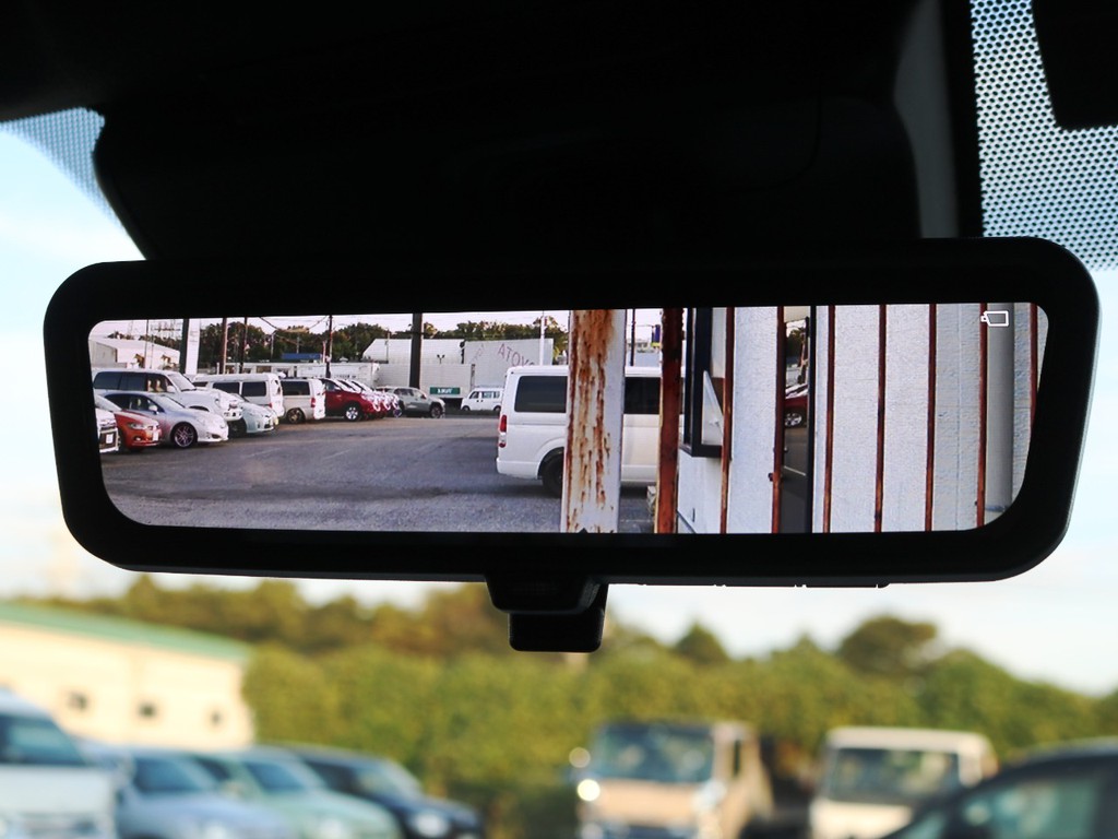 メーカーオプション　デジタルインナーミラー！車両後方の映像を常にミラーに映し出します♪