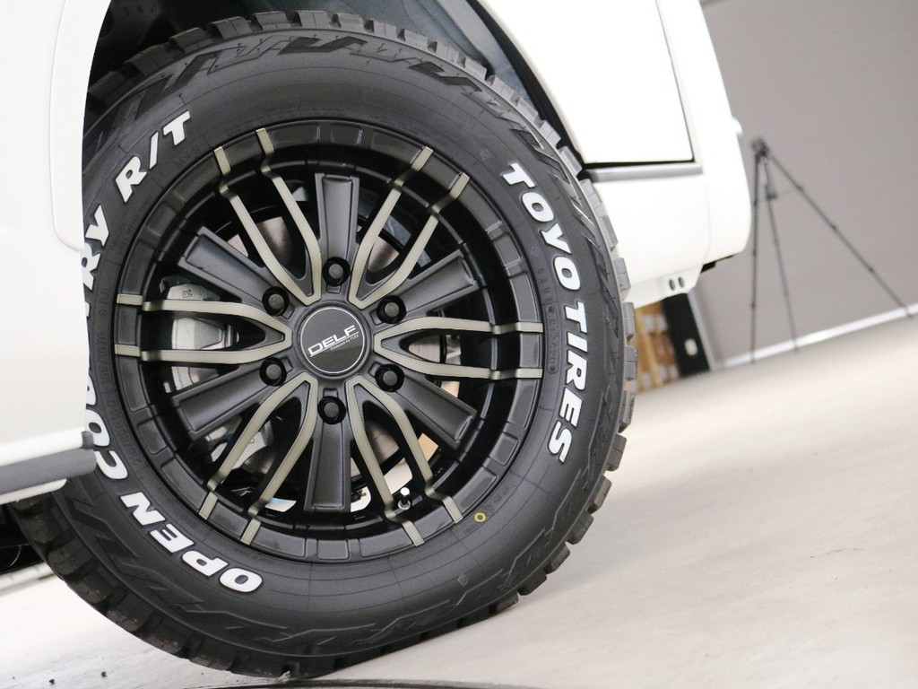 ＦＬＥＸオリジナル　Ｄｅｌｆ０１　ＭＦ０１　１６インチアルミホイール！タイヤはＴＯＹＯ　オープンカントリーを装着して、４ＷＤ感を演出♪
