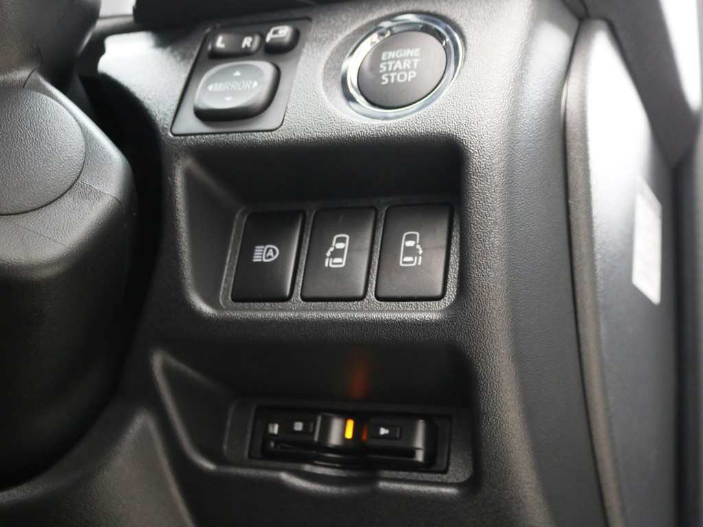 プッシュスタートシステム標準装備！メーカーオプションの両側パワースライドドアも装備されております♪