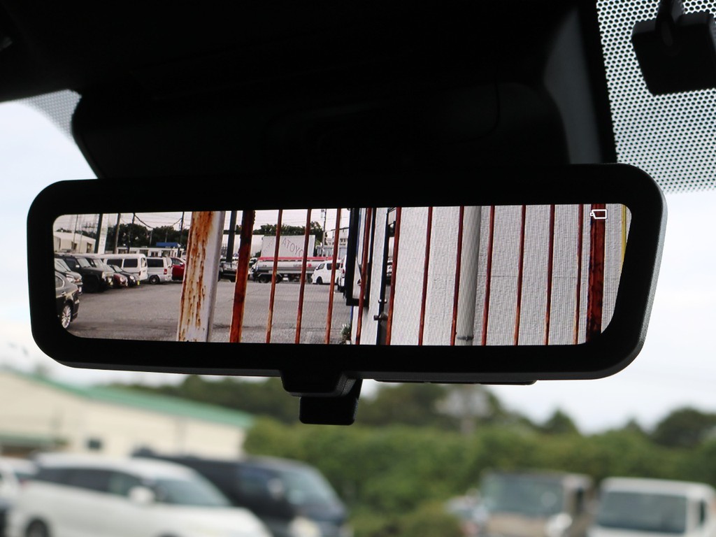 メーカーオプション　デジタルインナーミラー！車両後方の映像を常にミラーに映し出します♪