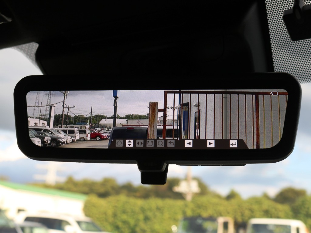 メーカーオプション　デジタルインナーミラー！車両後方の映像を常にミラーに映し出します♪