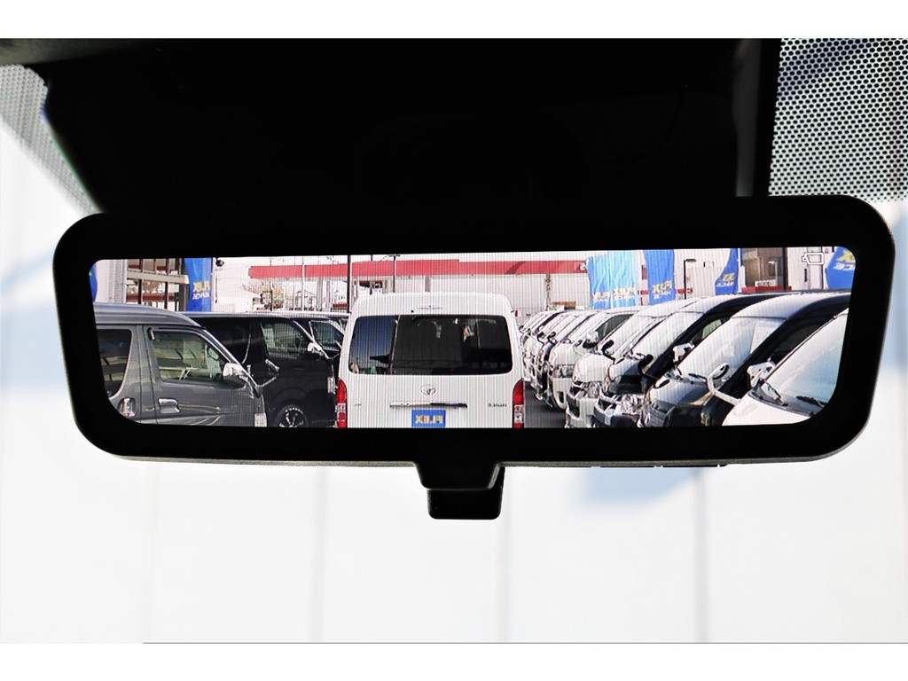 メーカーオプションのデジタルインナーミラー！常に車両後方の視界が確保できます！